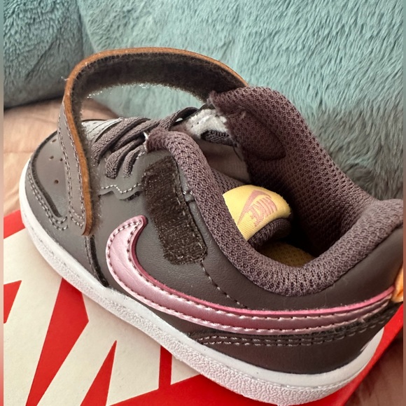 LIKE NEW! Gray & Pink Nike Court Borough Low 2; Baby Sz. 5c - Picture 8 of 10